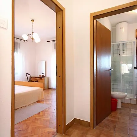 Apartment By The Sea - 830