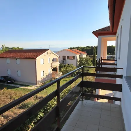 Apartment By The Sea - 830