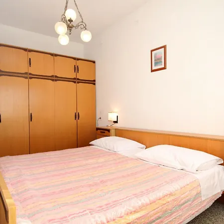 Apartment By The Sea - 830